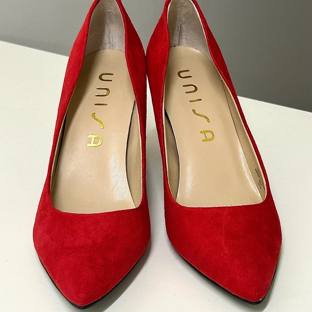 Unisa Red Heels Elegant Suede Design